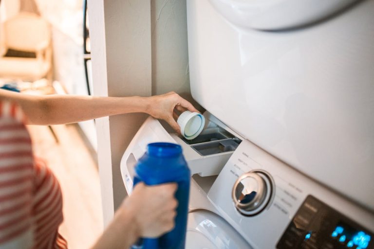 Bac à détergent dans une machine à laver