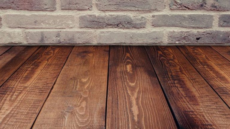 Rattraper le niveau d’un plancher en bois