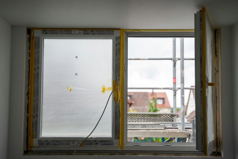 Installer une aération de fenêtre sans percer