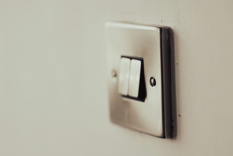 Installer un va-et-vient avec 3 interrupteurs