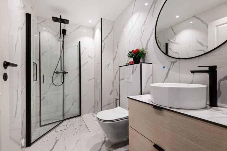 WC avec lave-mains intégré