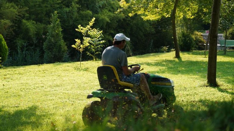 Lever un tracteur tondeuse